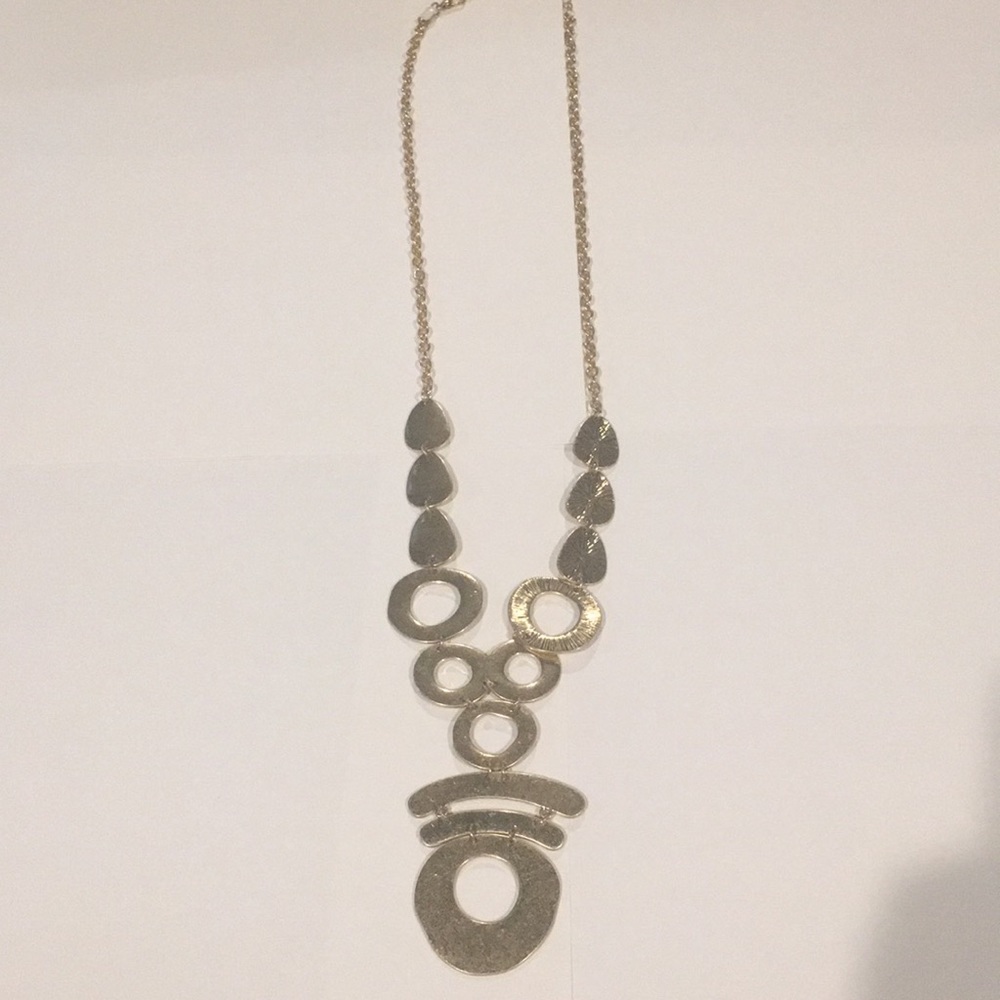 Gold pendant necklace